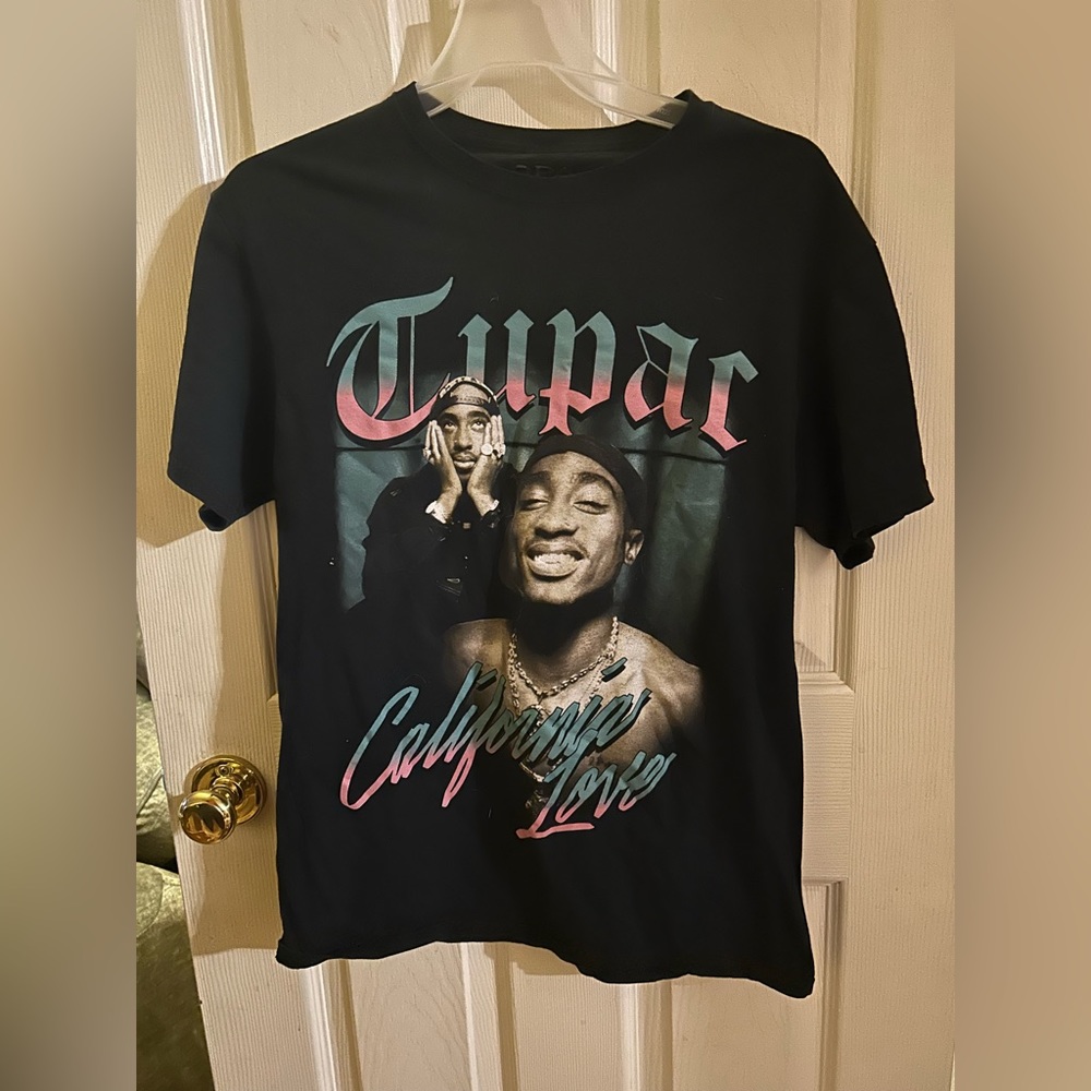 tupac graphic tee